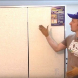 Instalace velkého revizního poklopu pod dlaždice